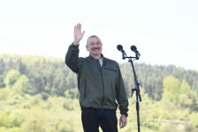 Президент Ильхам Алиев и Первая леди Мехрибан Алиева приняли участие в открытии фестиваля «Харыбюльбюль» в Шуше (ФОТО)