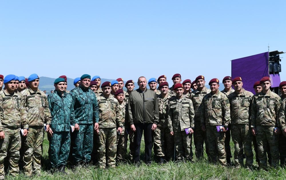 Президент Ильхам Алиев и Первая леди Мехрибан Алиева приняли участие в открытии фестиваля «Харыбюльбюль» в Шуше (ФОТО)