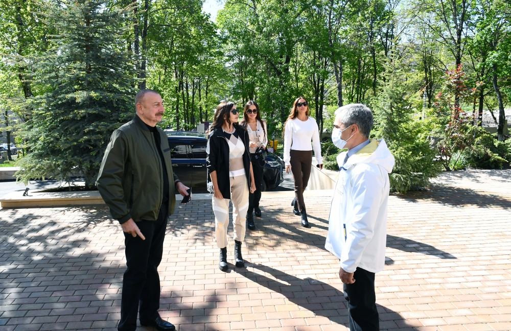 Президент Ильхам Алиев и Первая леди Мехрибан Алиева приняли участие в открытии после реконструкции отеля "Хары Бюльбюль" в Шуше (ФОТО)
