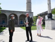 Президент Ильхам Алиев побывал в мечети Юхары Гевхарага в Шуше (ФОТО)