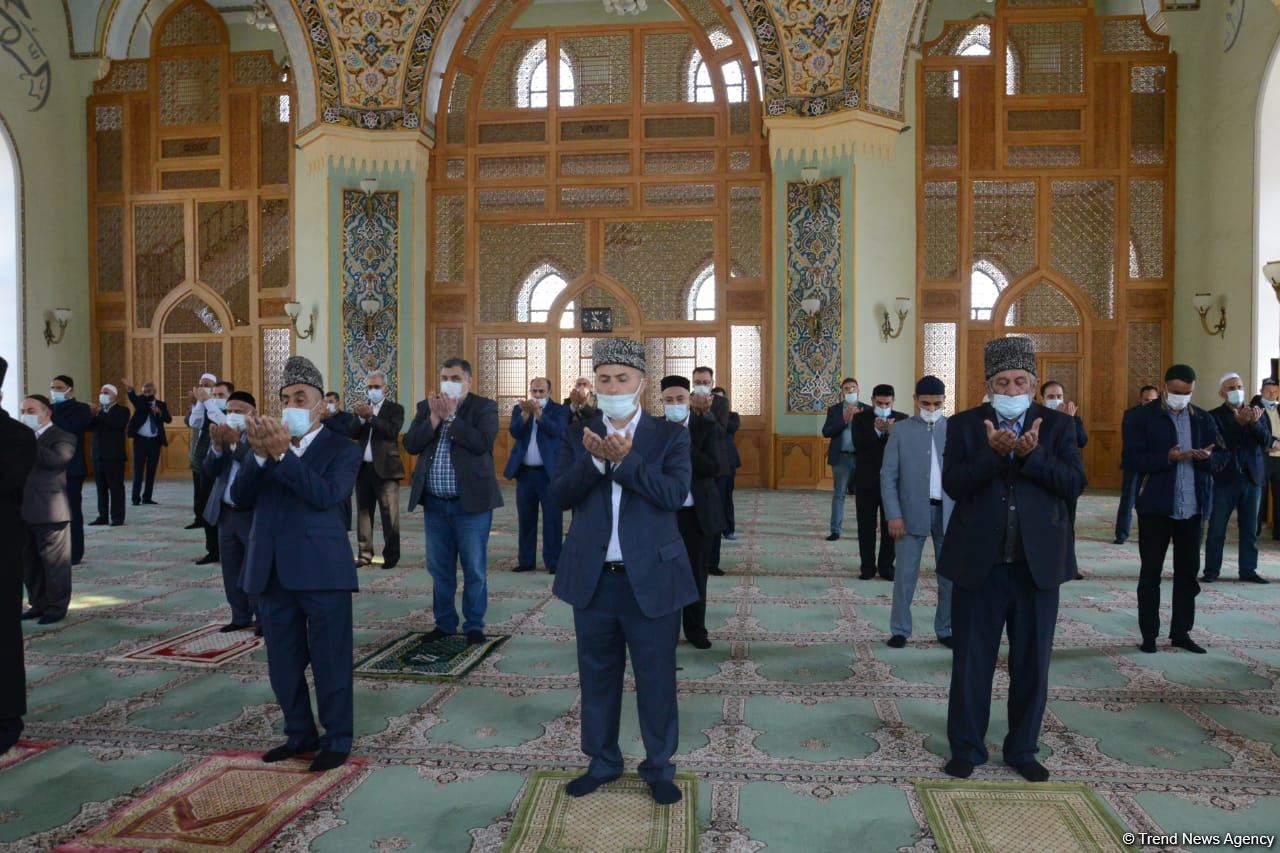В мечети Тезепир в Баку совершен праздничный намаз (ФОТО)