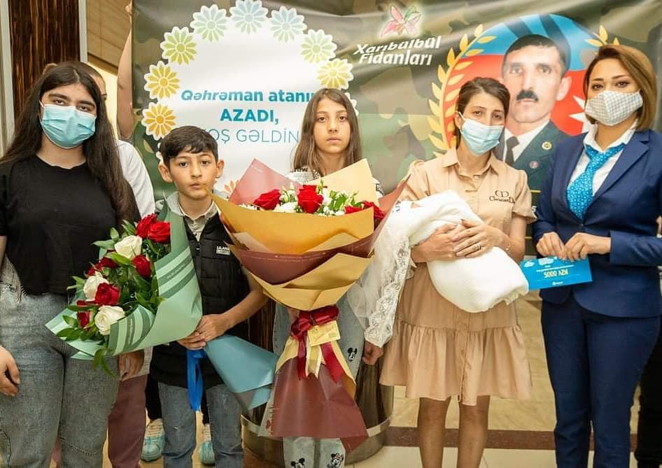 Фонд YAŞAT откроет счета в банке на имена трех новорожденных детей шехидов (ФОТО)