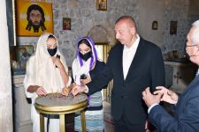 Президент Ильхам Алиев и Первая леди Мехрибан Алиева посетили среднюю школу №1 в поселке Нидж и церковь Святого Елисея «Чотари» (ФОТО)