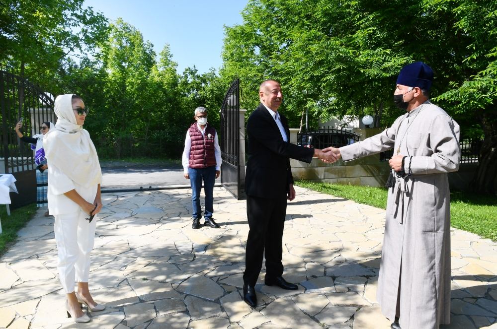 Президент Ильхам Алиев и Первая леди Мехрибан Алиева посетили Албанскую церковь Святой Девы Марии (ФОТО) (версия 2)
