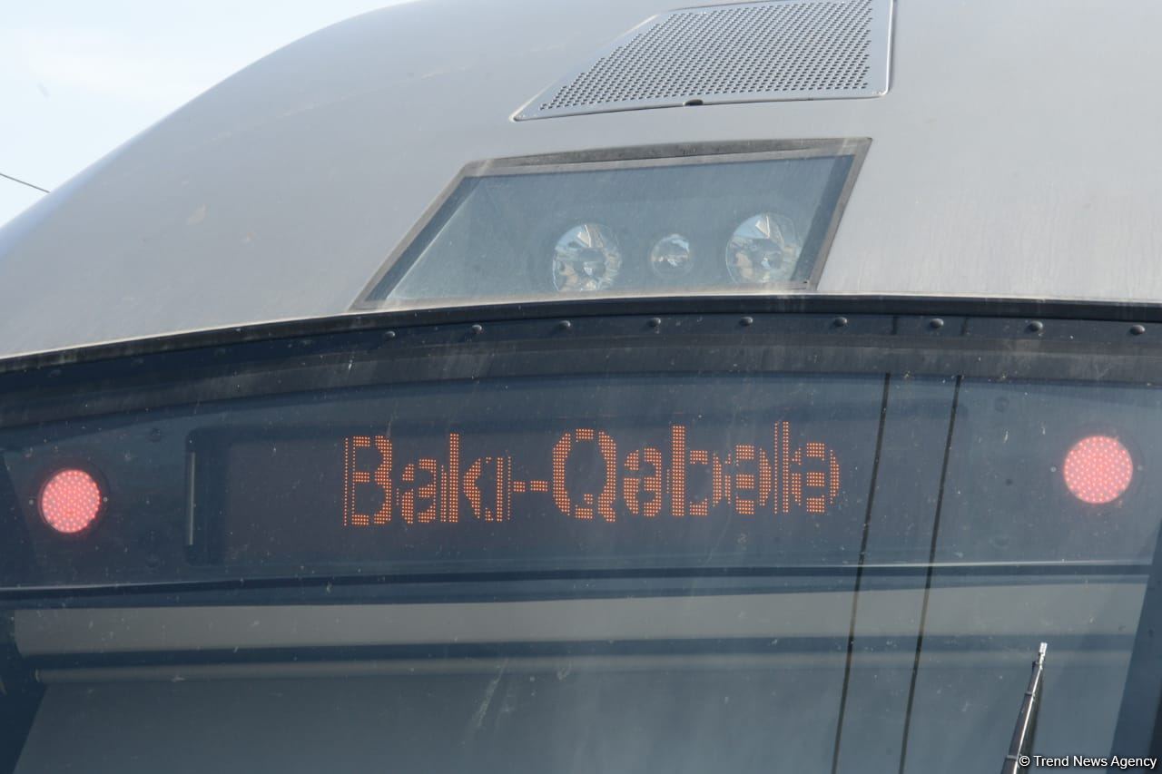 Сегодня из Баку отправился первый электропоезд в Габалу (ФОТО)
