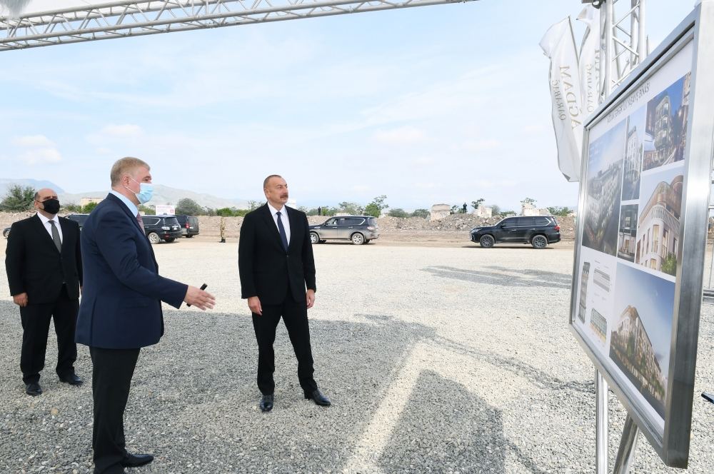 Президент Азербайджана заложил фундамент первого жилого здания, которое будет построено в городе Агдам (ФОТО) (Версия 2)