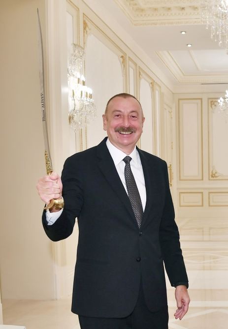 Президент Ильхам Алиев принял делегацию во главе с министром транспорта и инфраструктуры Турции