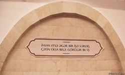 Бакинцы очарованы музеем под землей! На станции метро "Низами" открылась  экспозиция в честь Года Низами Гянджеви (ФОТО)