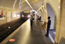 Бакинцы очарованы музеем под землей! На станции метро "Низами" открылась  экспозиция в честь Года Низами Гянджеви (ФОТО)