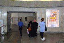 Бакинцы очарованы музеем под землей! На станции метро "Низами" открылась  экспозиция в честь Года Низами Гянджеви (ФОТО)