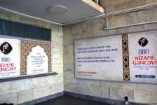 Бакинцы очарованы музеем под землей! На станции метро "Низами" открылась  экспозиция в честь Года Низами Гянджеви (ФОТО)
