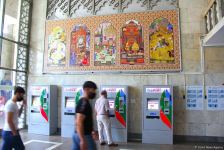 Бакинцы очарованы музеем под землей! На станции метро "Низами" открылась  экспозиция в честь Года Низами Гянджеви (ФОТО)