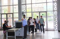 Бакинцы очарованы музеем под землей! На станции метро "Низами" открылась  экспозиция в честь Года Низами Гянджеви (ФОТО)