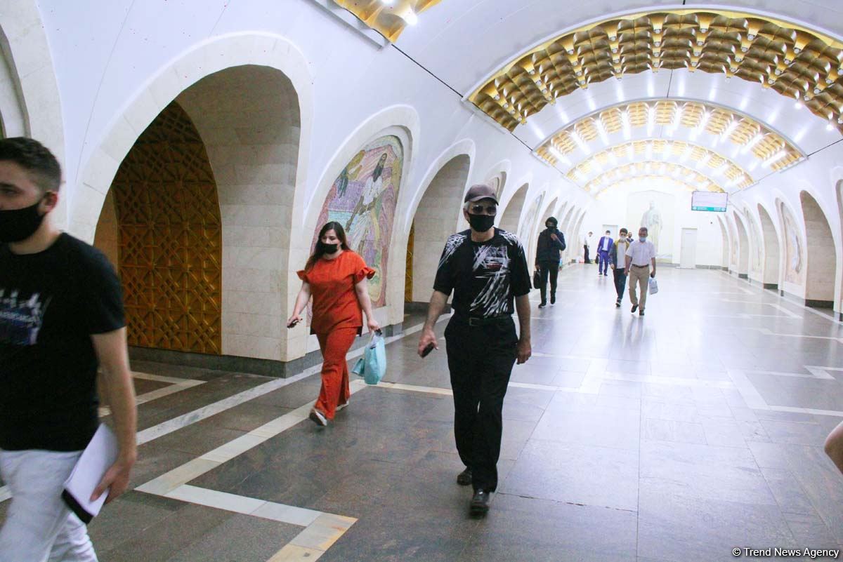 Бакинцы очарованы музеем под землей! На станции метро "Низами" открылась  экспозиция в честь Года Низами Гянджеви (ФОТО)