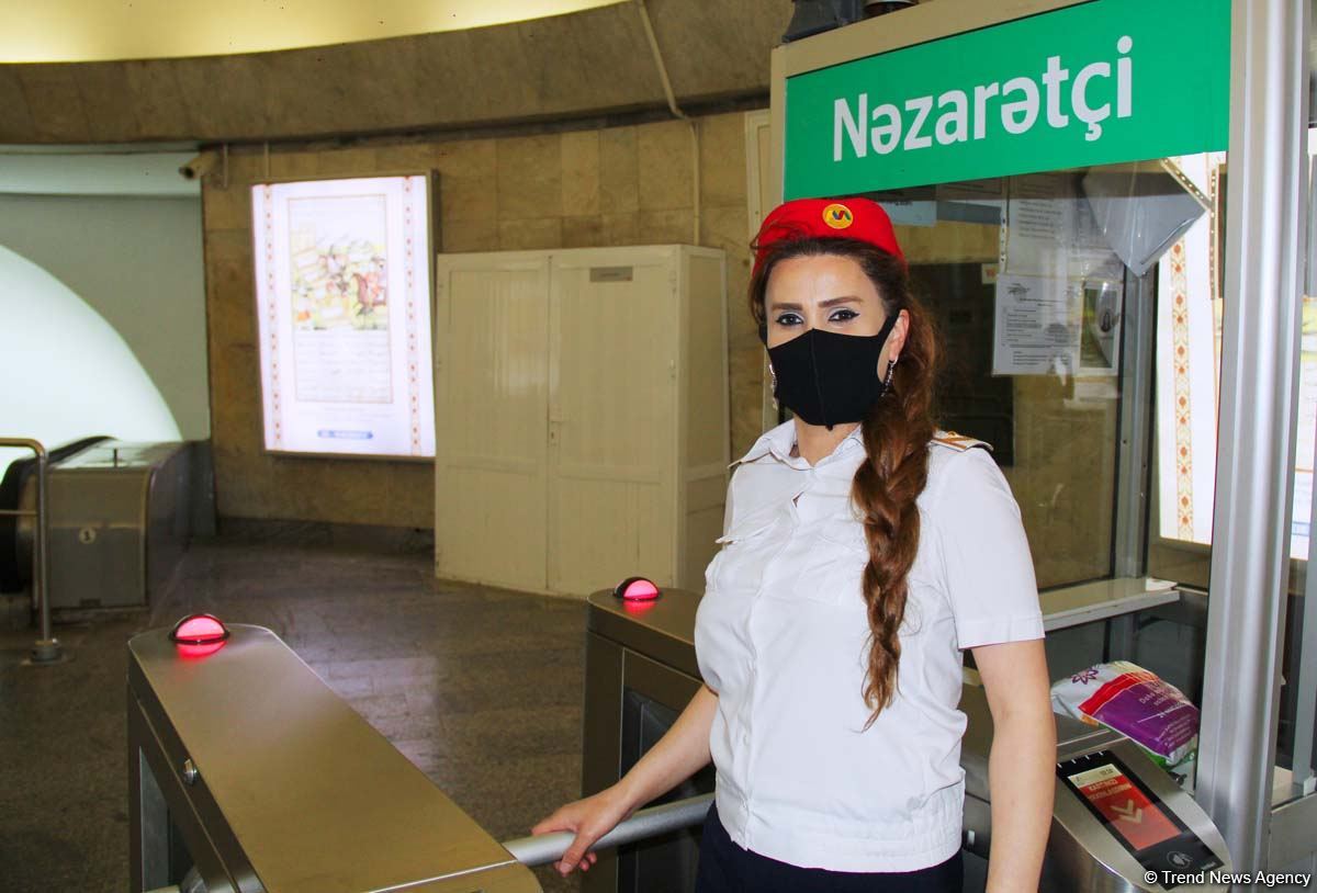 Бакинцы очарованы музеем под землей! На станции метро "Низами" открылась  экспозиция в честь Года Низами Гянджеви (ФОТО)