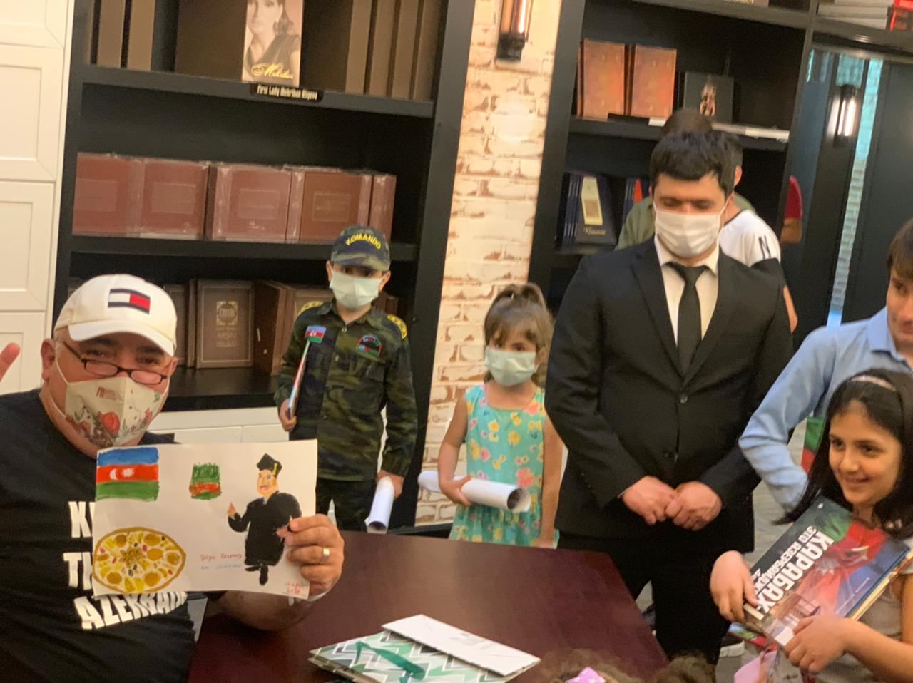 Baku Book Center и Бахрам Багирзаде провели праздник книги для детей из семей шехидов (ФОТО)