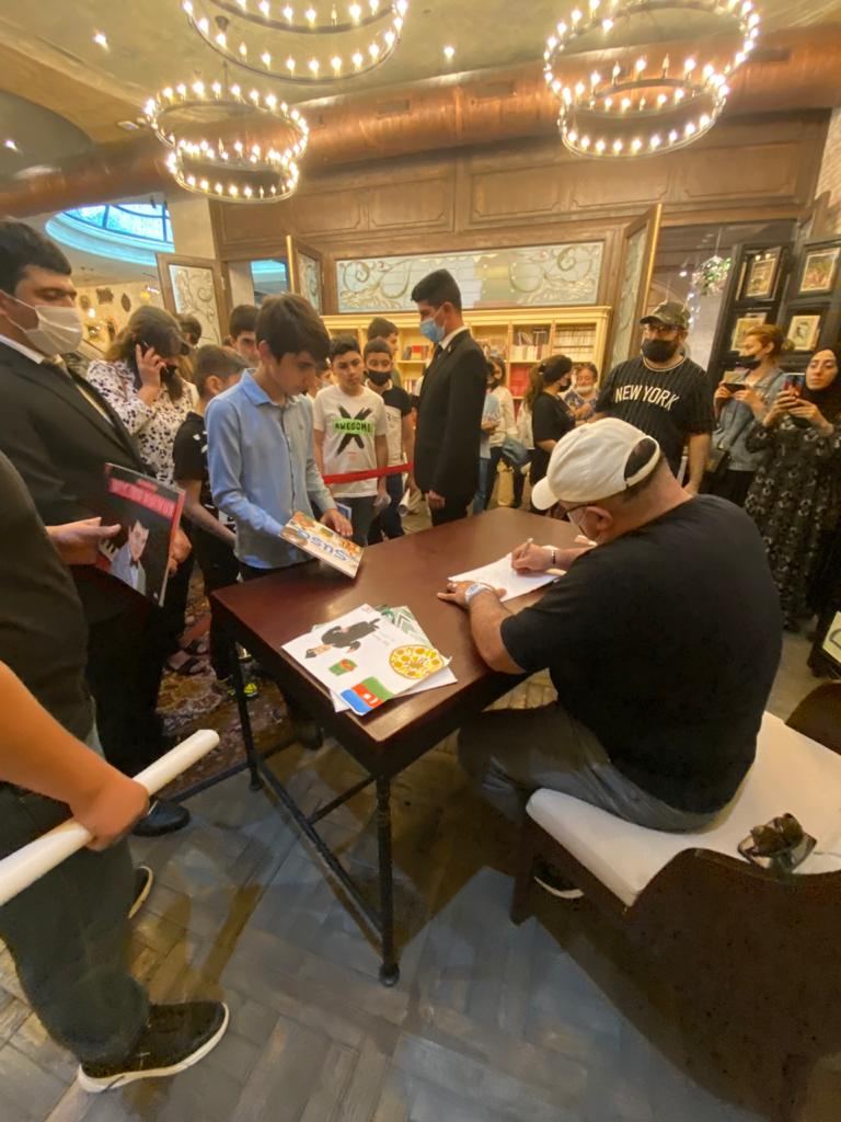 Baku Book Center и Бахрам Багирзаде провели праздник книги для детей из семей шехидов (ФОТО)
