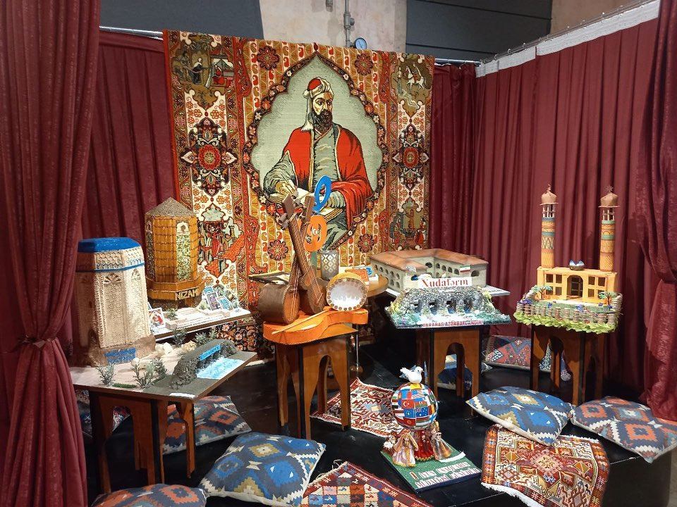 Агдамская мечеть, Худаферинский мост, Шекинский караван-сарай, мавзолеи Низами и Момине-Хатун… - и все это создано умелыми руками (ФОТО)
