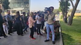 В Баку чтят память журналистов, погибших в результате подрыва на мине в Кельбаджаре (ФОТО)