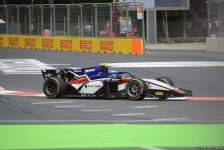 В Баку стартовали свободные заезды FIA F2 Гран-при Азербайджана (ФОТО)
