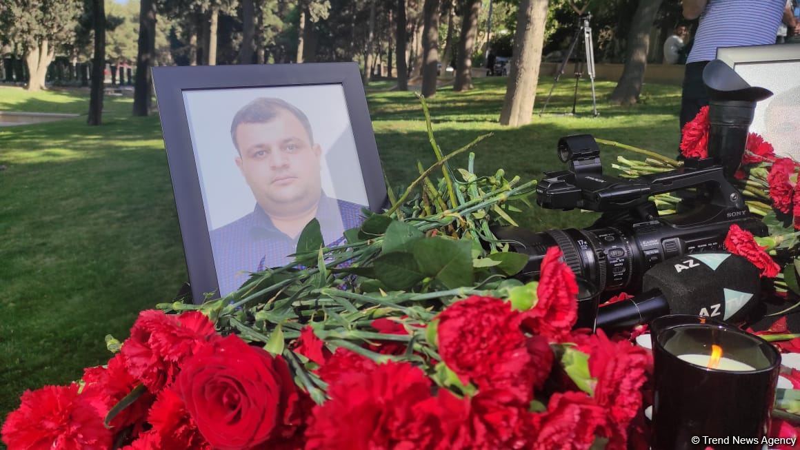 В Баку чтят память журналистов, погибших в результате подрыва на мине в Кельбаджаре (ФОТО)