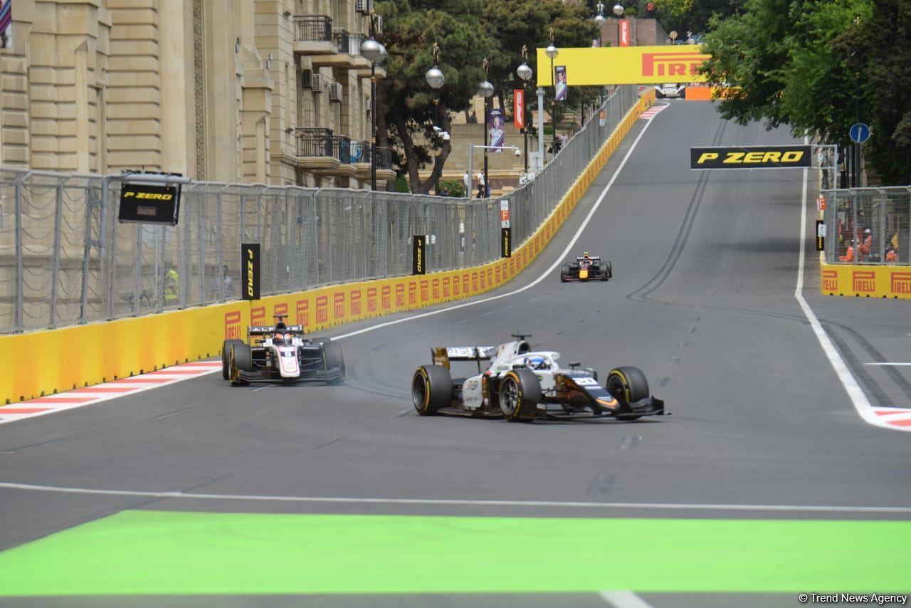 В Баку стартовали свободные заезды FIA F2 Гран-при Азербайджана (ФОТО)