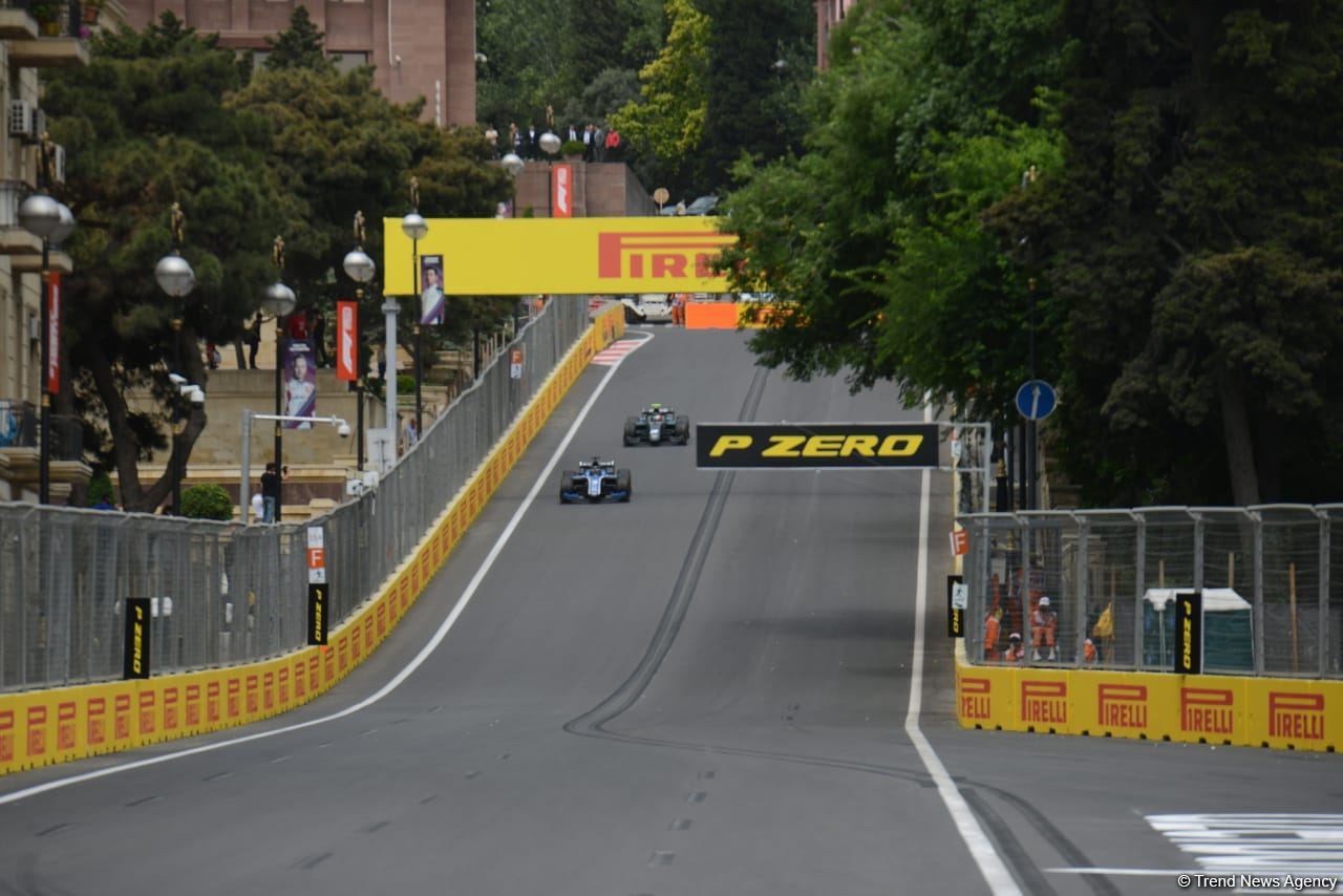 В Баку стартовали свободные заезды FIA F2 Гран-при Азербайджана (ФОТО)