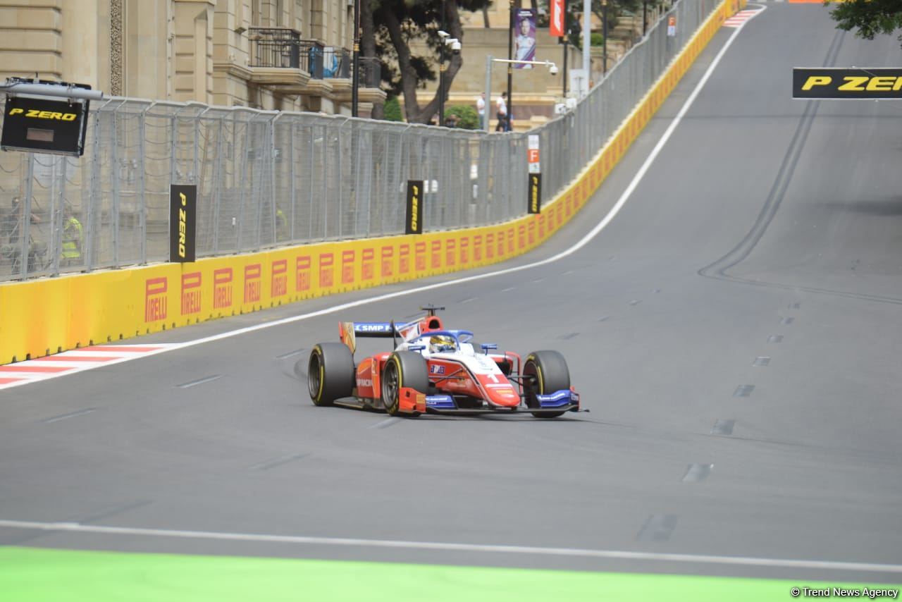 В Баку стартовали свободные заезды FIA F2 Гран-при Азербайджана (ФОТО)