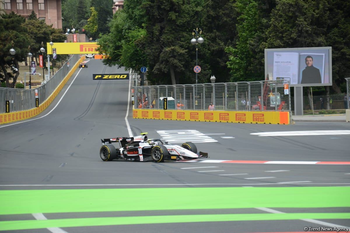 В Баку стартовали свободные заезды FIA F2 Гран-при Азербайджана (ФОТО)