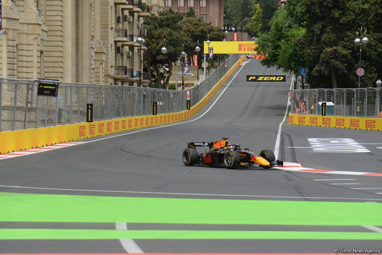 В Баку стартовали свободные заезды FIA F2 Гран-при Азербайджана (ФОТО)