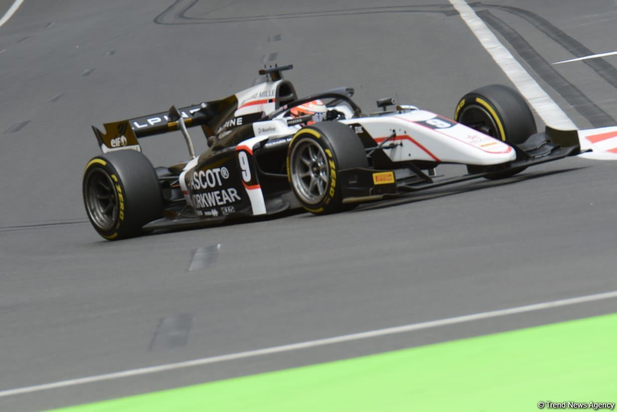 В Баку стартовали свободные заезды FIA F2 Гран-при Азербайджана (ФОТО)