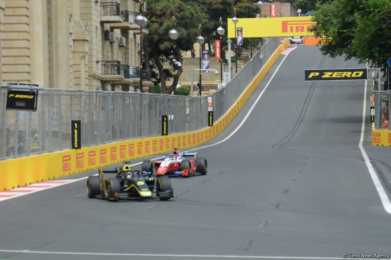 В Баку стартовали свободные заезды FIA F2 Гран-при Азербайджана (ФОТО)