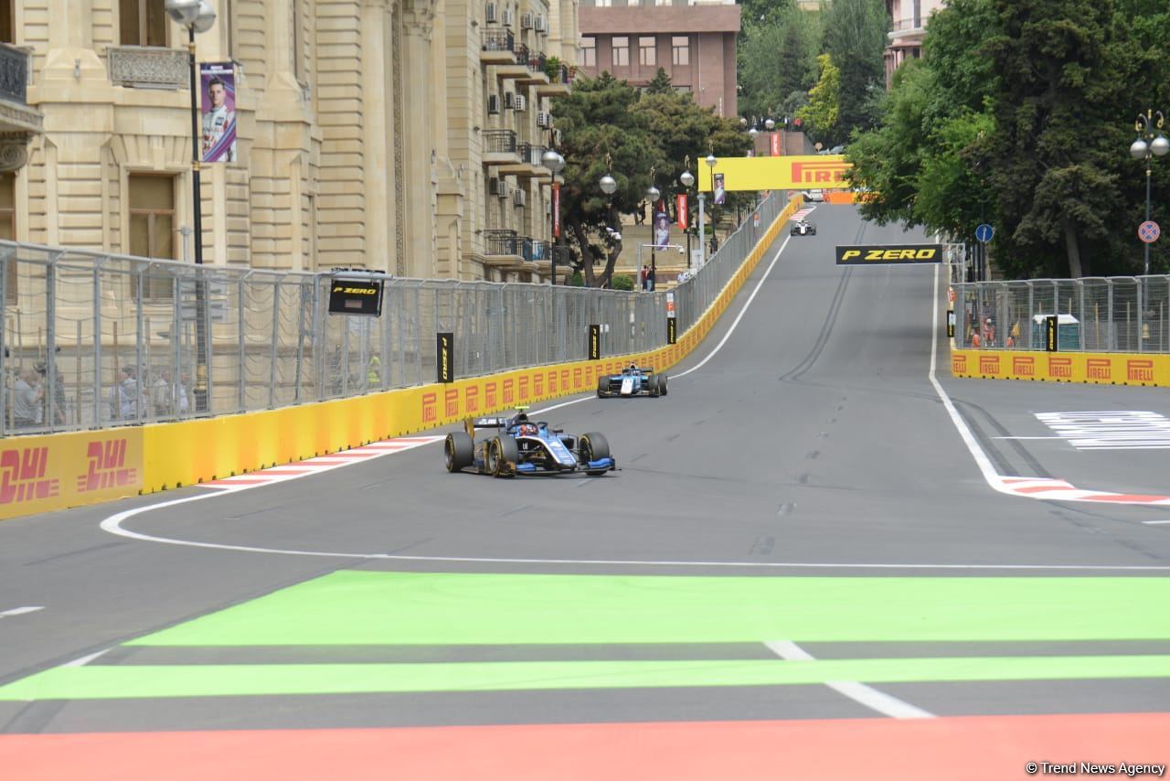 В Баку стартовали свободные заезды FIA F2 Гран-при Азербайджана (ФОТО)