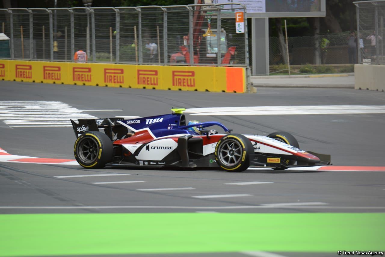 В Баку стартовали свободные заезды FIA F2 Гран-при Азербайджана (ФОТО)
