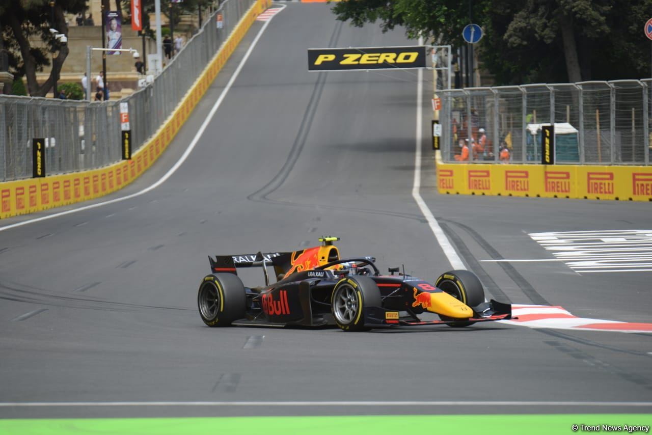 В Баку стартовали свободные заезды FIA F2 Гран-при Азербайджана (ФОТО)
