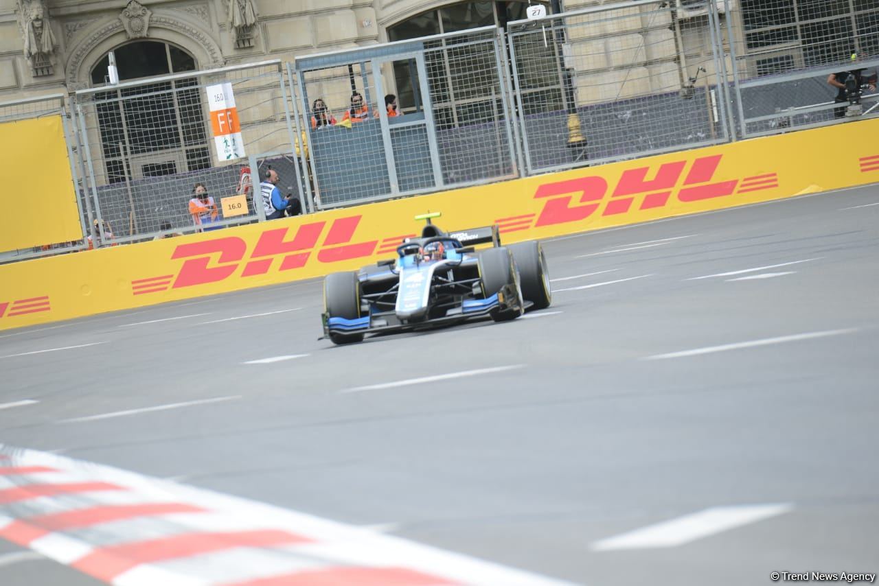 В Баку стартовали свободные заезды FIA F2 Гран-при Азербайджана (ФОТО)