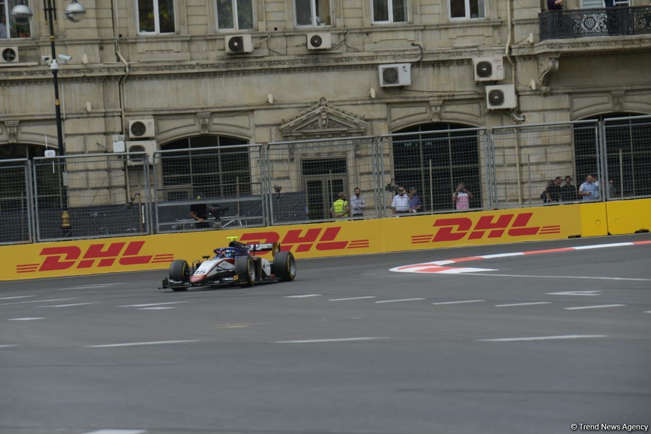 В Баку стартовали свободные заезды FIA F2 Гран-при Азербайджана (ФОТО)