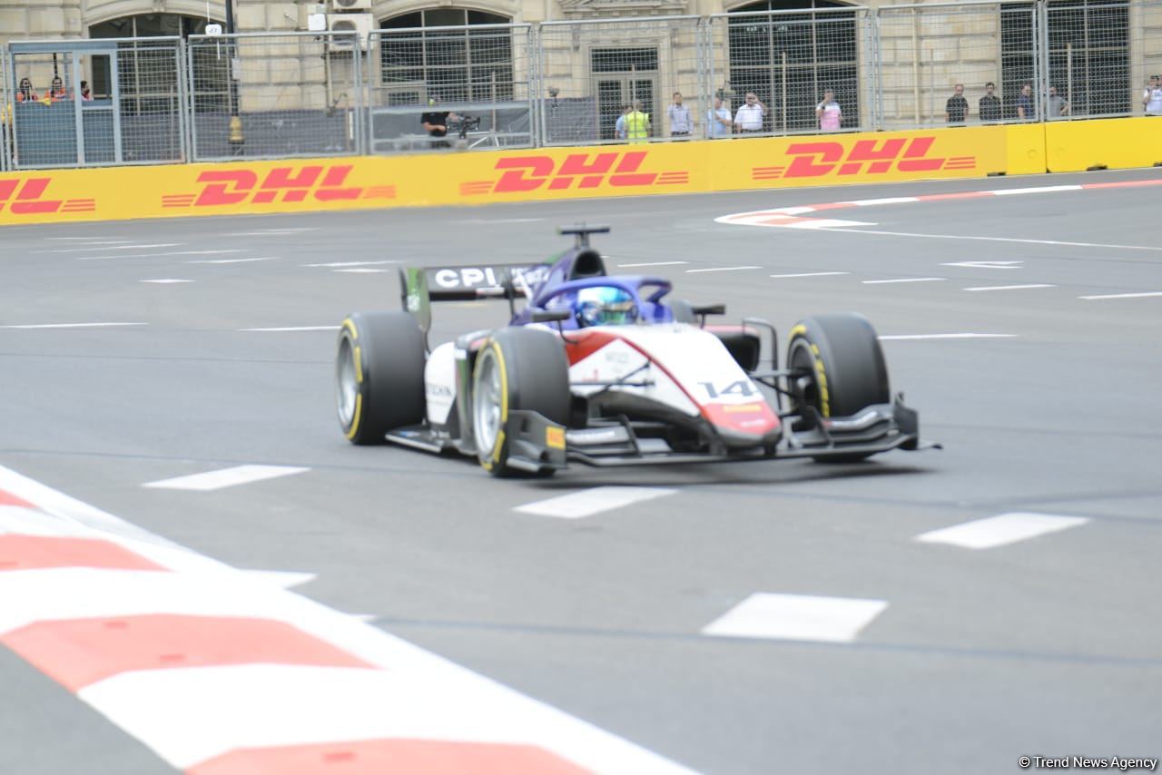 В Баку стартовали свободные заезды FIA F2 Гран-при Азербайджана (ФОТО)