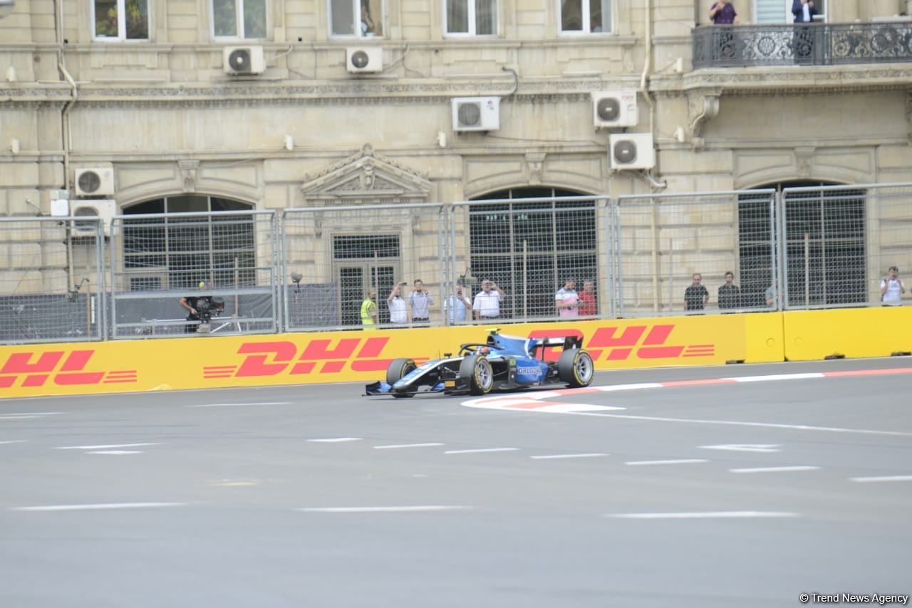 В Баку стартовали свободные заезды FIA F2 Гран-при Азербайджана (ФОТО)