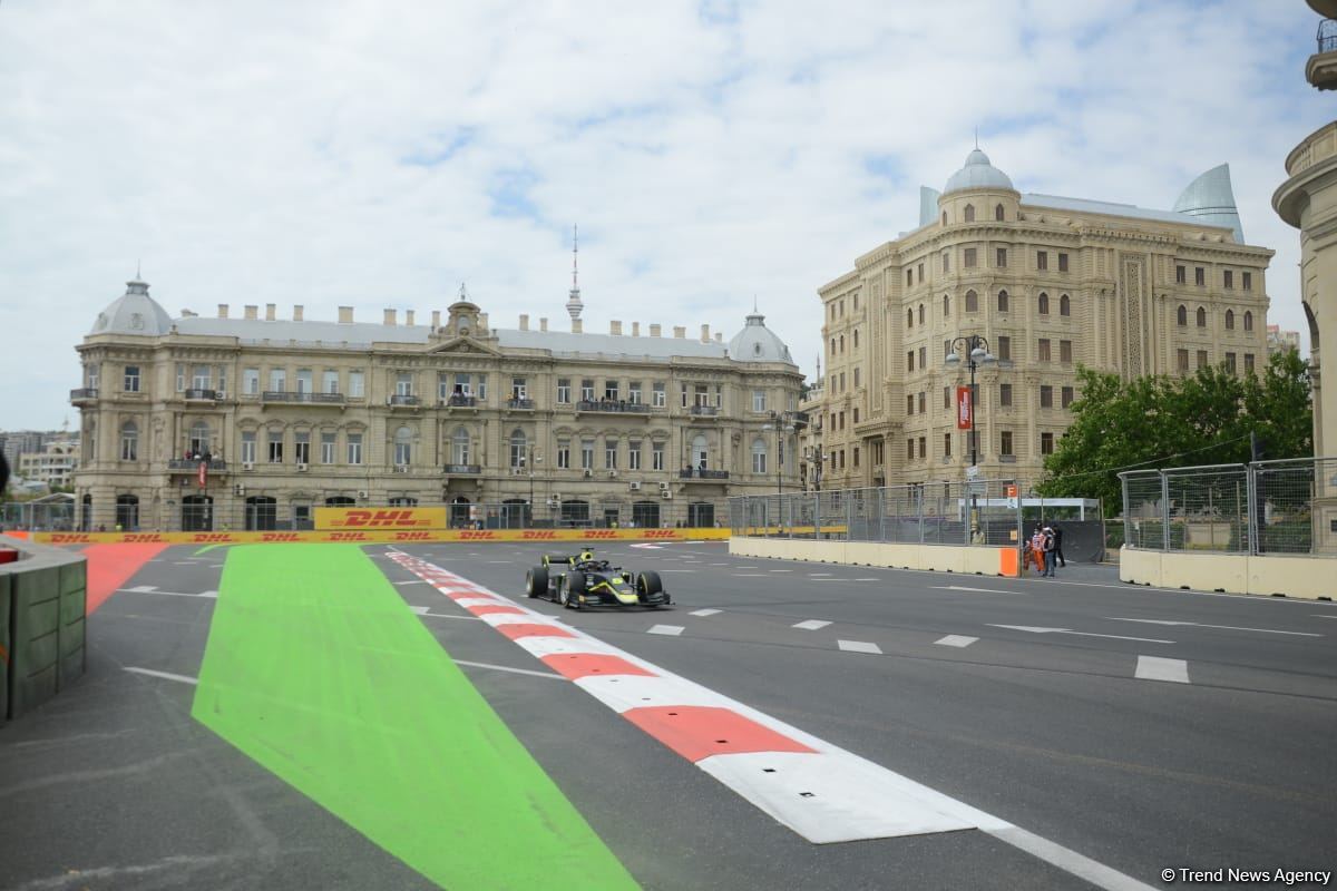 В Баку стартовали свободные заезды FIA F2 Гран-при Азербайджана (ФОТО)