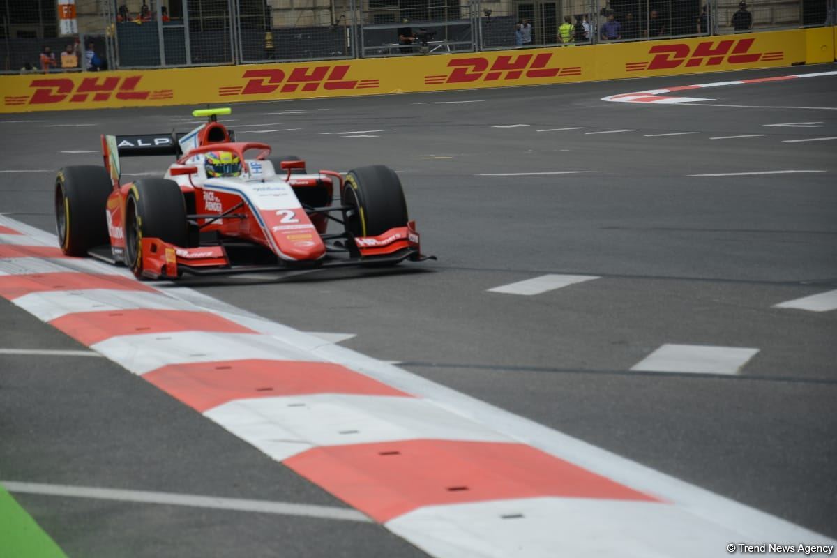 В Баку стартовали свободные заезды FIA F2 Гран-при Азербайджана (ФОТО)
