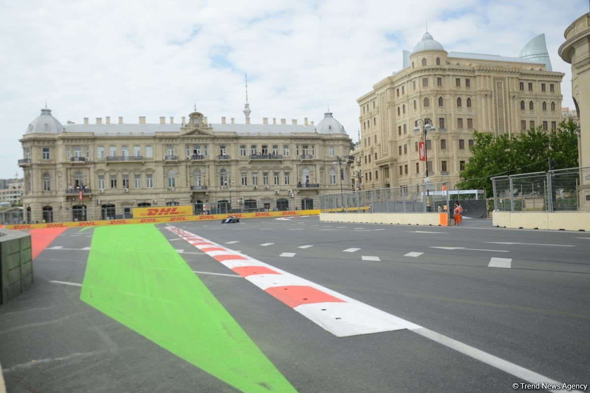 В Баку стартовали свободные заезды FIA F2 Гран-при Азербайджана (ФОТО)