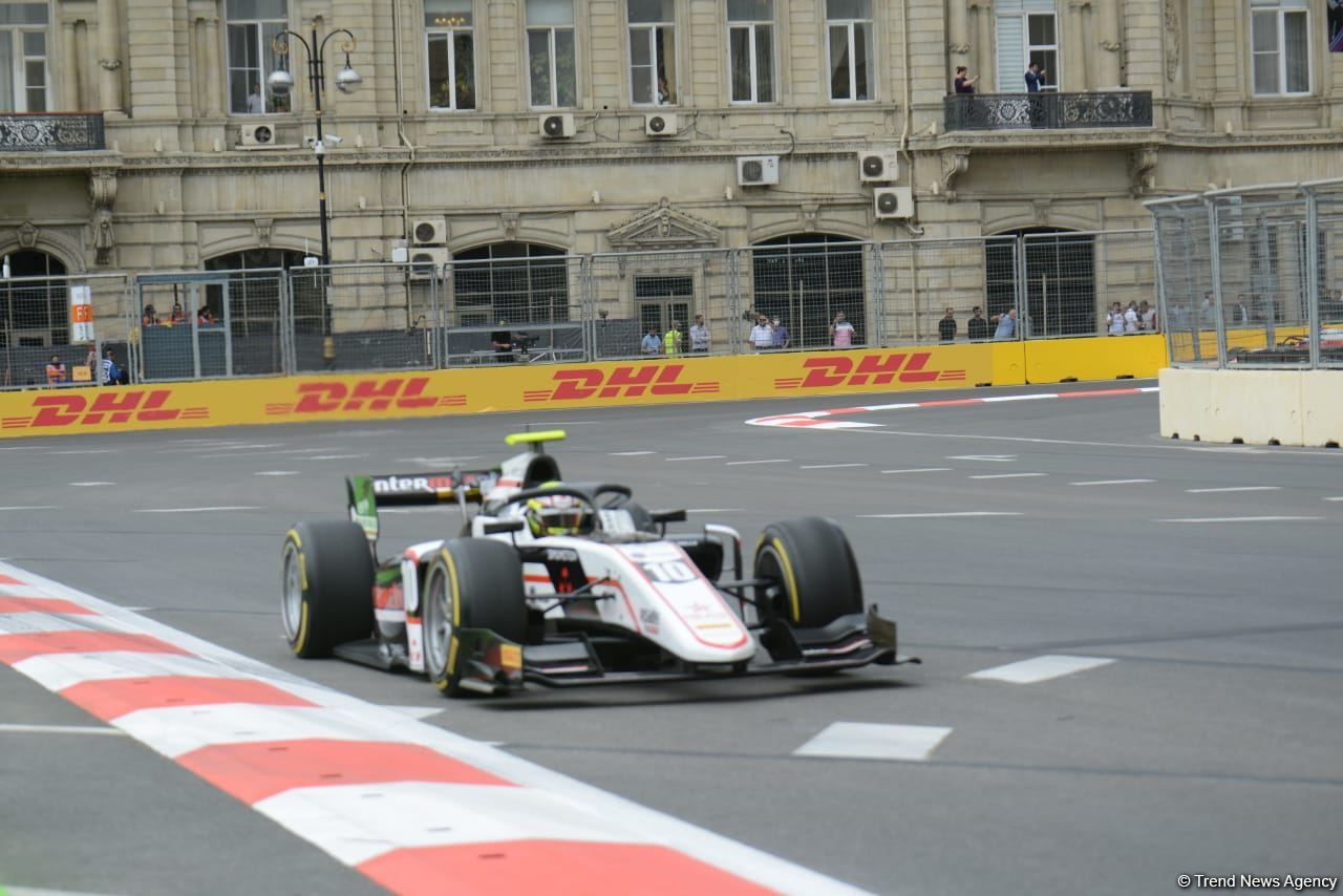 В Баку стартовали свободные заезды FIA F2 Гран-при Азербайджана (ФОТО)