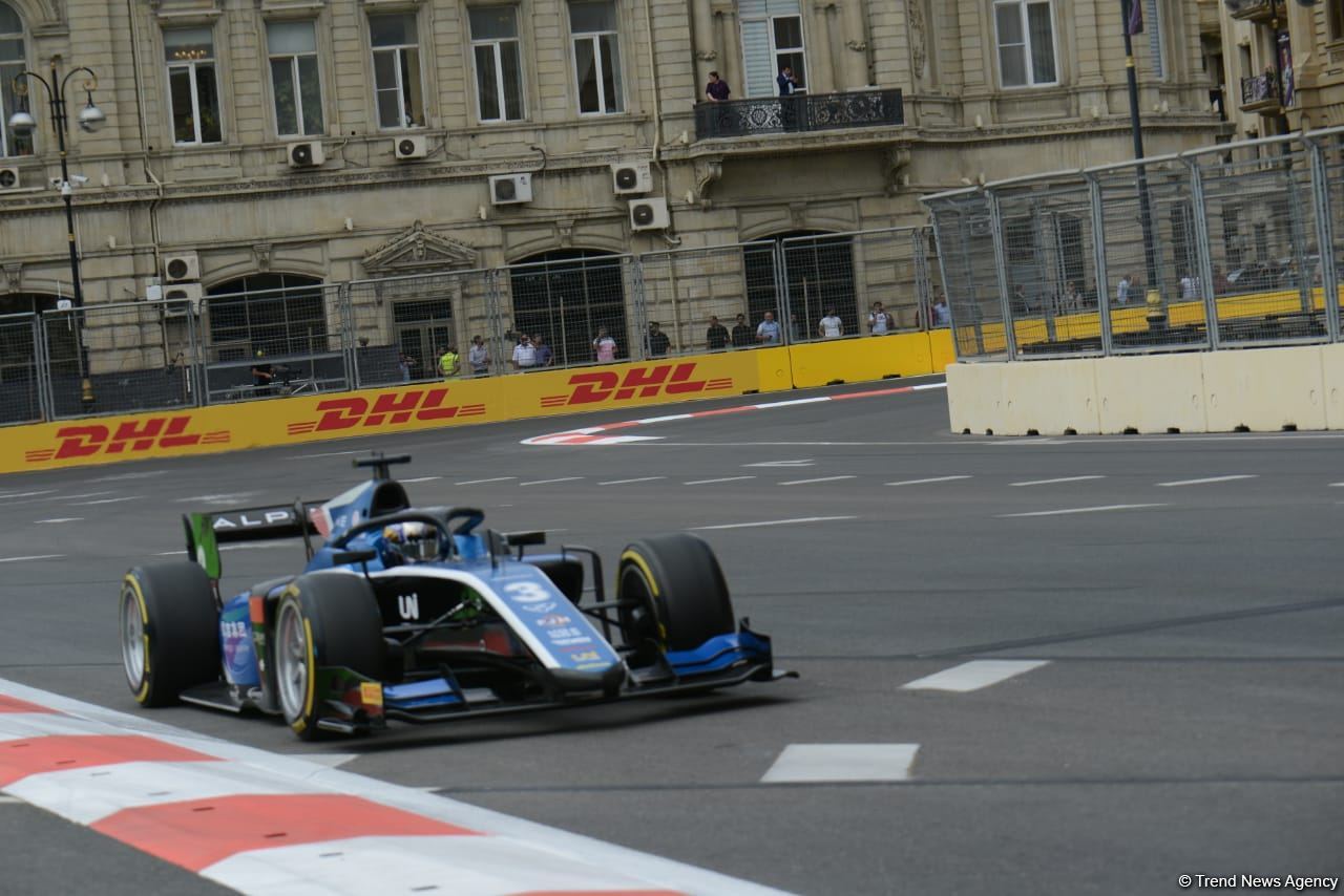 В Баку стартовали свободные заезды FIA F2 Гран-при Азербайджана (ФОТО)