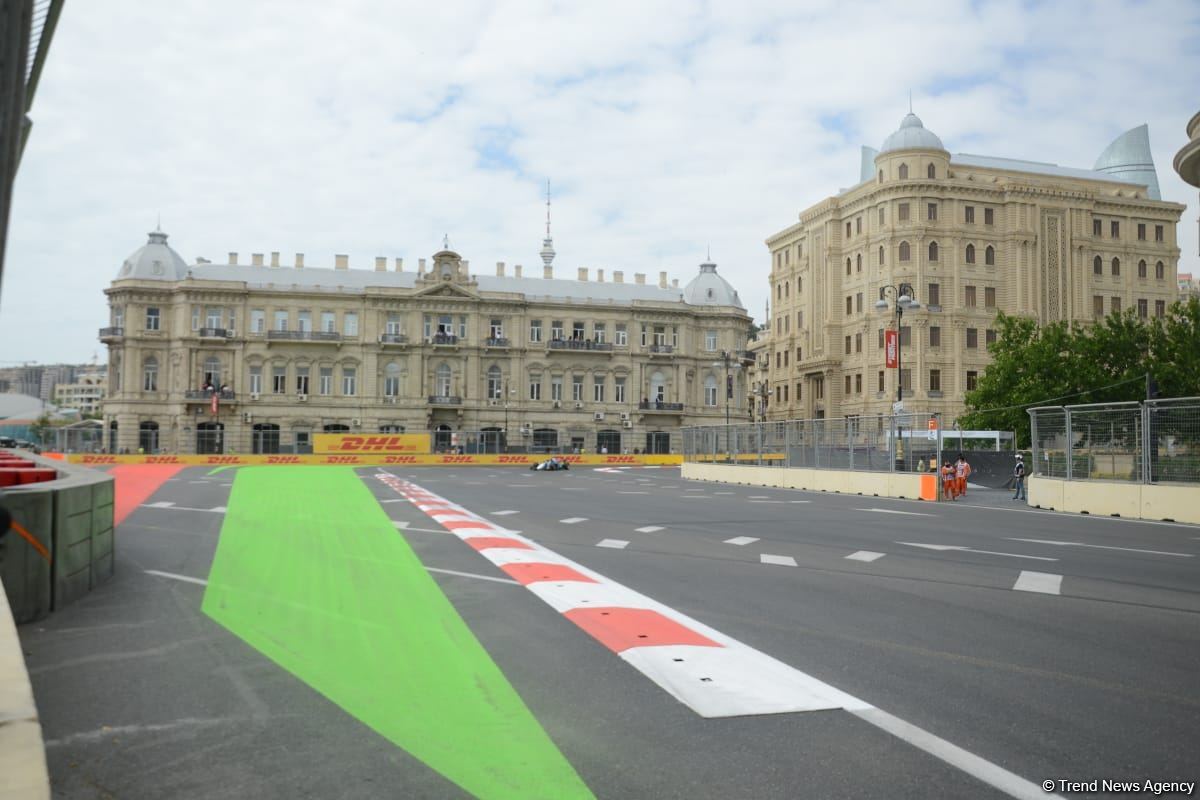 В Баку стартовали свободные заезды FIA F2 Гран-при Азербайджана (ФОТО)
