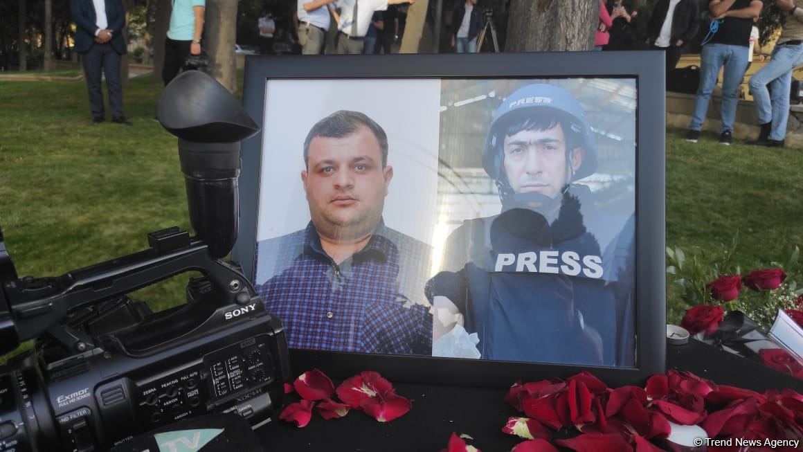 В Баку чтят память журналистов, погибших в результате подрыва на мине в Кельбаджаре (ФОТО)