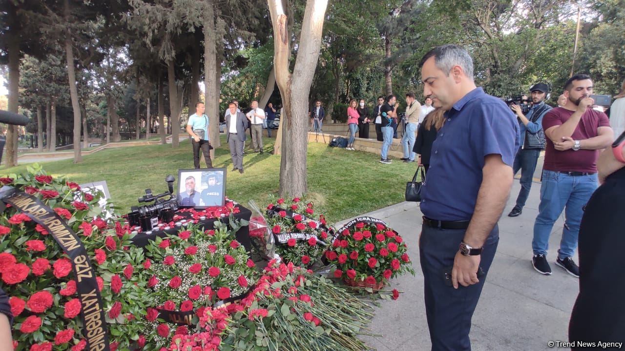 В Баку чтят память журналистов, погибших в результате подрыва на мине в Кельбаджаре (ФОТО)