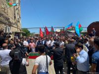 В Сумгайыте провожают в последний путь оператора AzTV Сираджа Абышова (ФОТО)