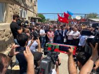 В Сумгайыте провожают в последний путь оператора AzTV Сираджа Абышова (ФОТО)