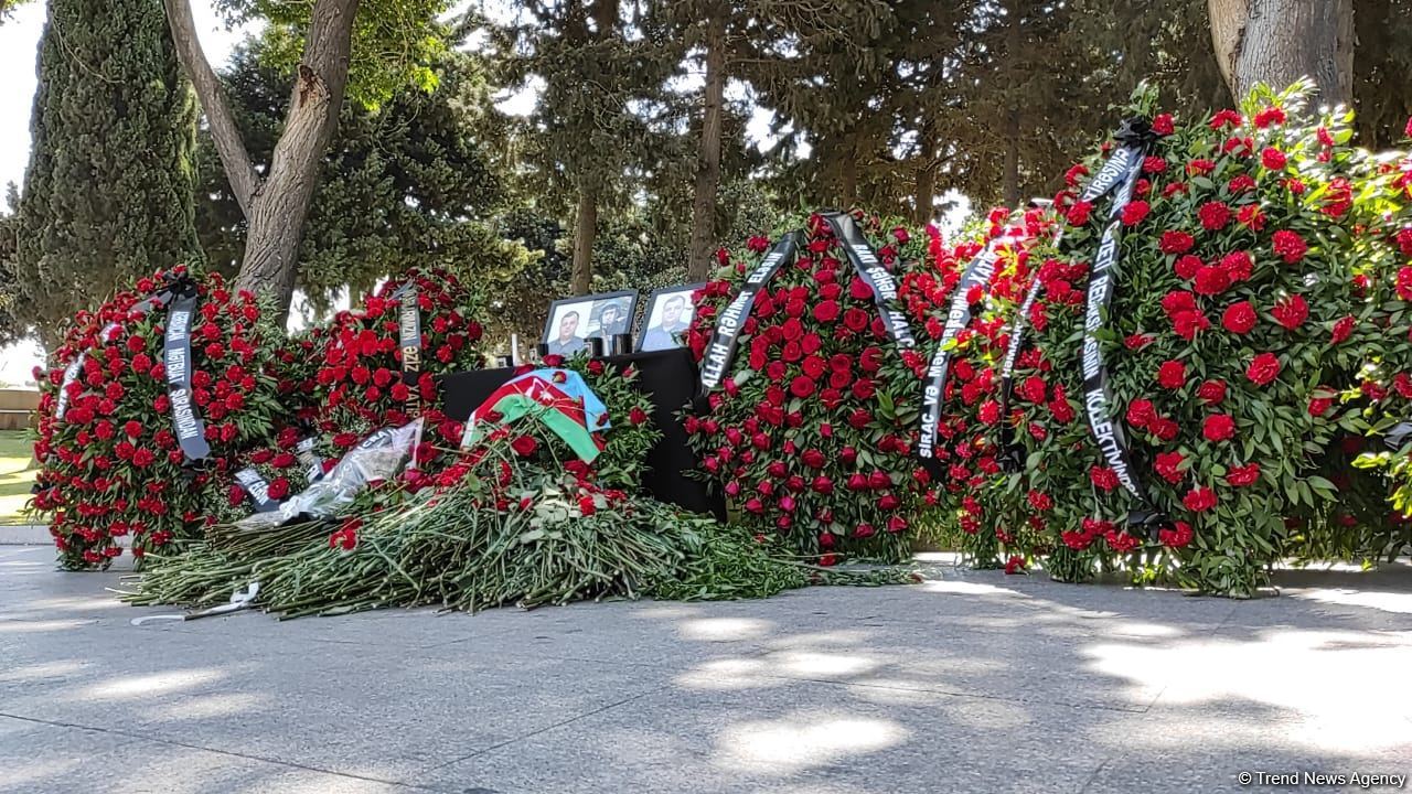 Общественность чтит память журналистов, погибших в результате подрыва на мине в Кельбаджаре (ФОТО/ВИДЕО)